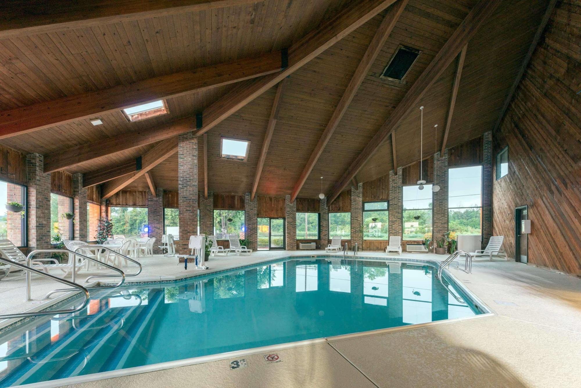 Baymont By Wyndham Louisville South I 65 Brooks Exterior photo
